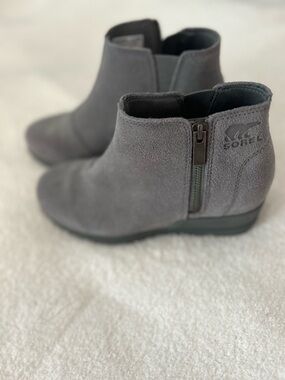 Sorel Gray Evie Chelsea Ankle Boots with Side Zip Quarry Color Size 7.5
